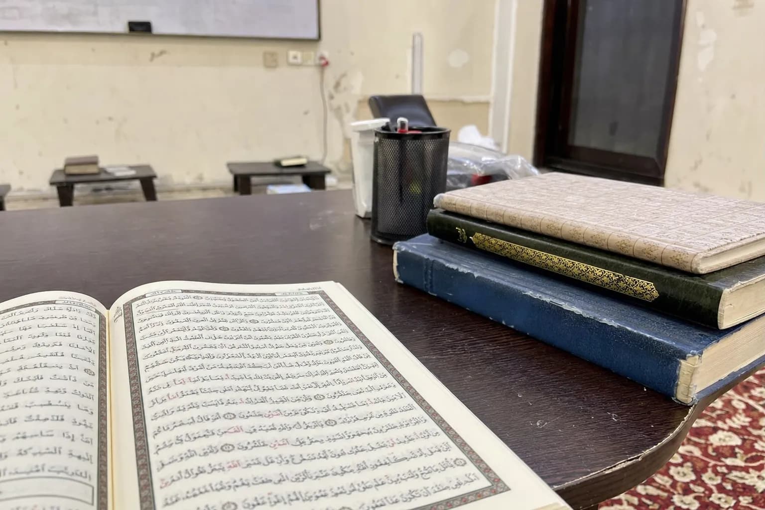 لقطة قريبة من عمل مجمع خياركم المركزي